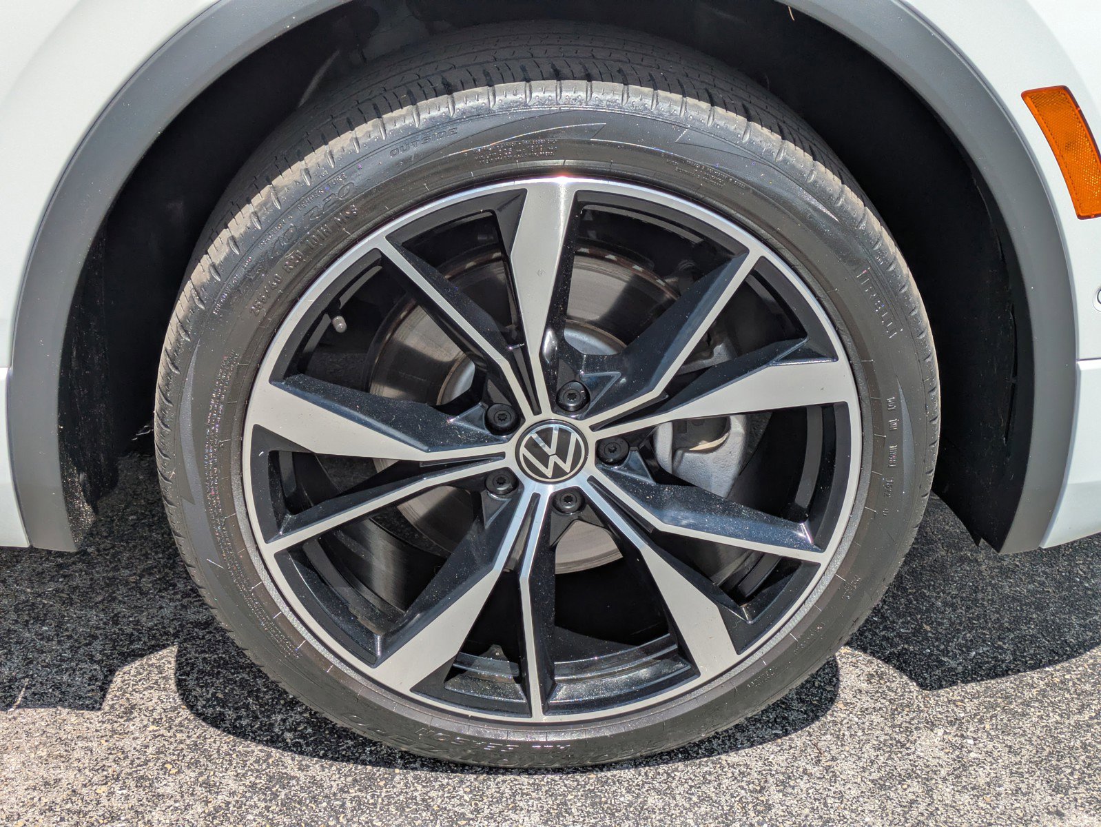 Used 2022 Volkswagen Tiguan SEL R-Line AWD/4WD image 9