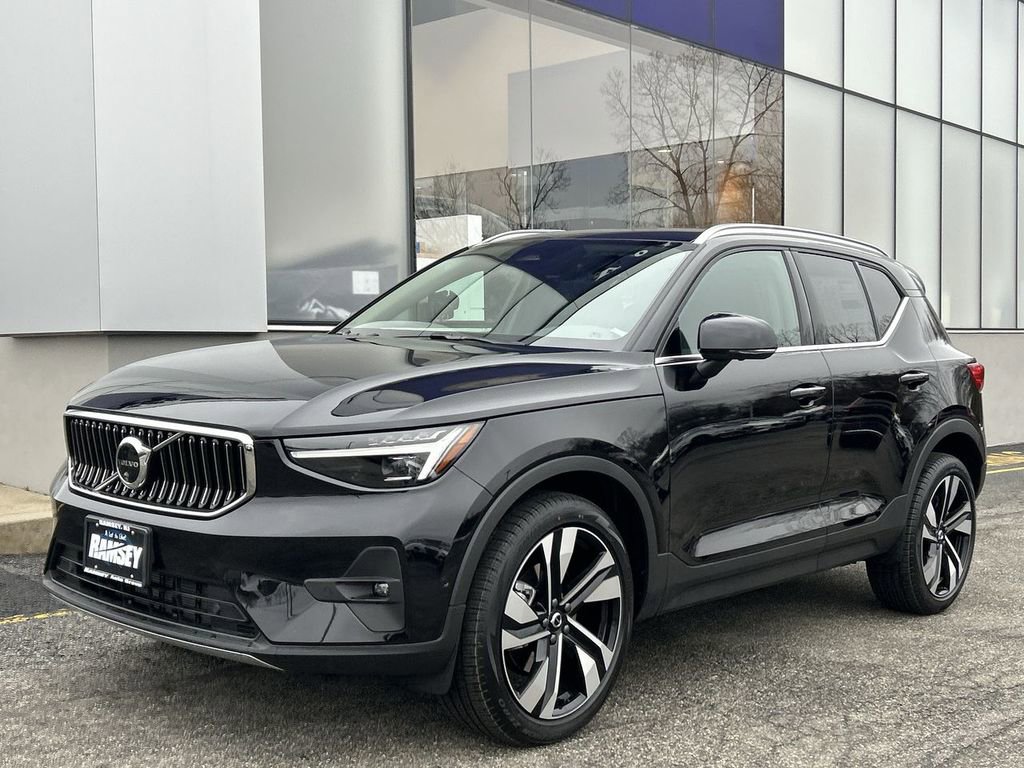 Certified 2025 Volvo XC40 B5 Plus w/ Climate Package