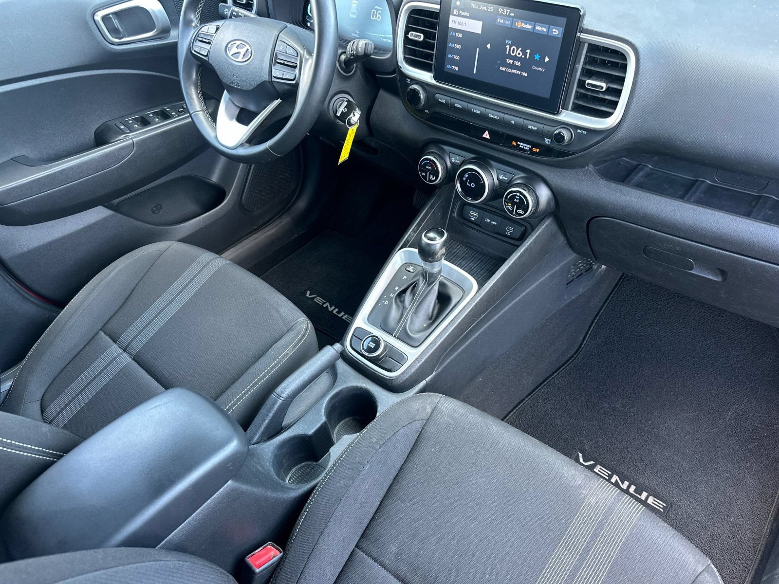 Used 2023 Hyundai Venue SEL FWD image 16