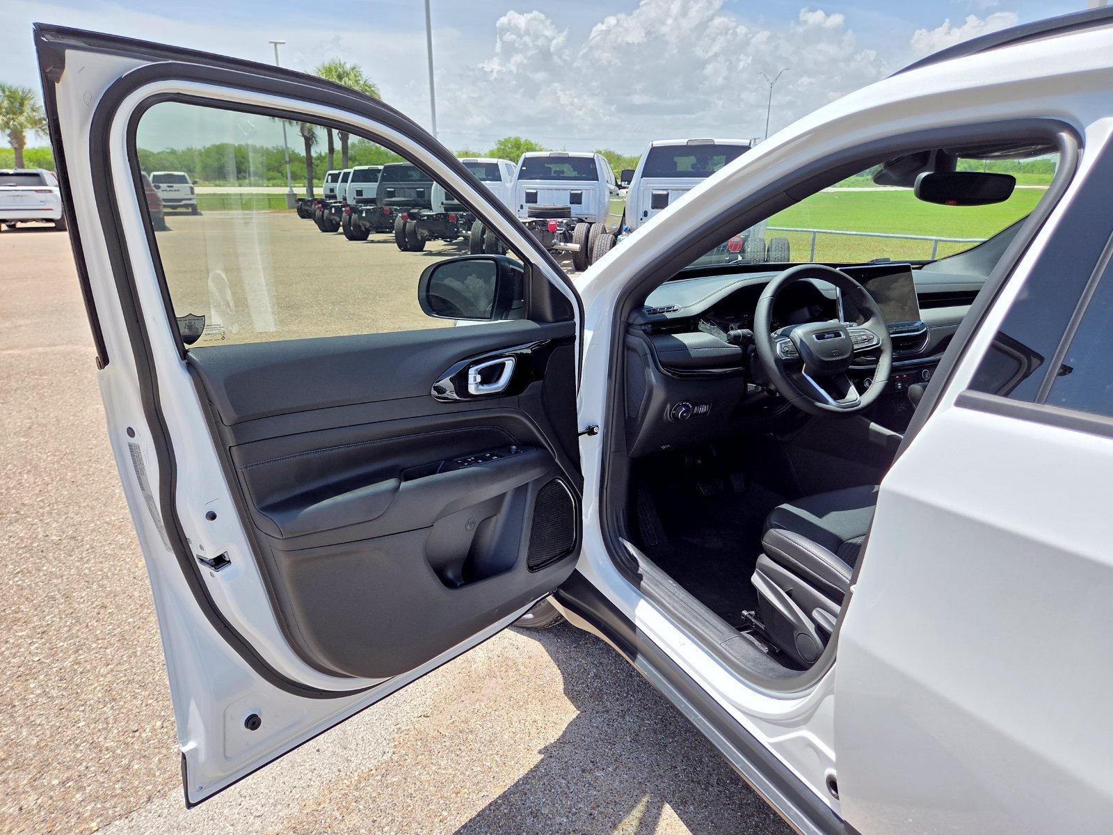 New 2026 Jeep Compass Latitude AWD/4WD image 12