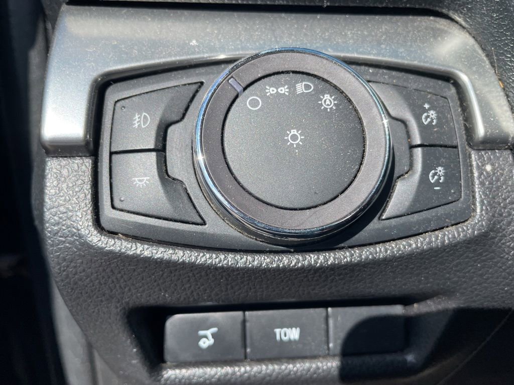 Used 2019 Ford Explorer XLT w/ Equipment Group 202A AWD/4WD image 13