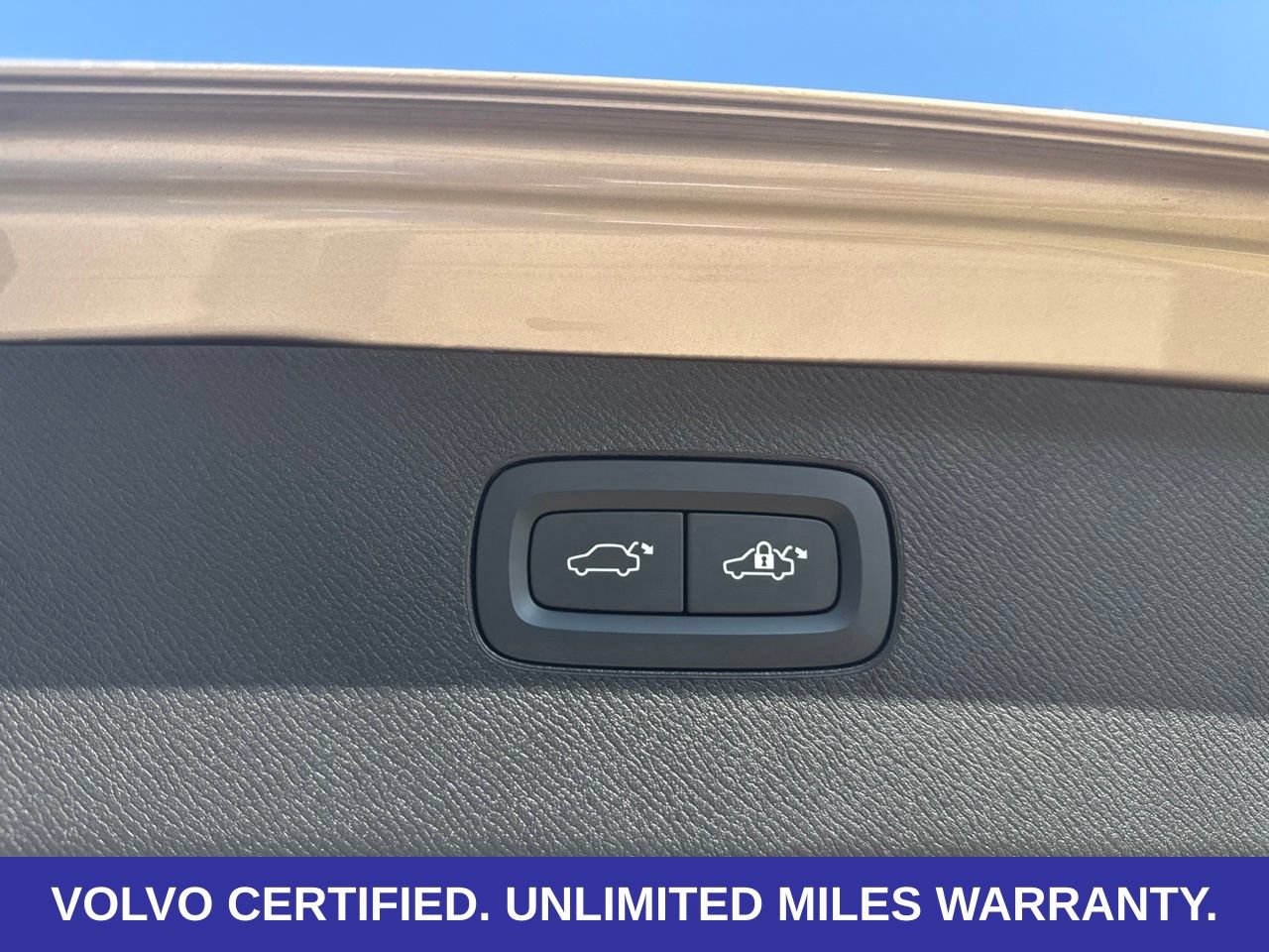 Certified 2023 Volvo XC90 B6 Plus w/ Protection Package Premier AWD/4WD image 10