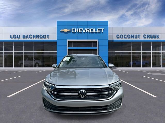 Used 2024 Volkswagen Jetta SE FWD image 3