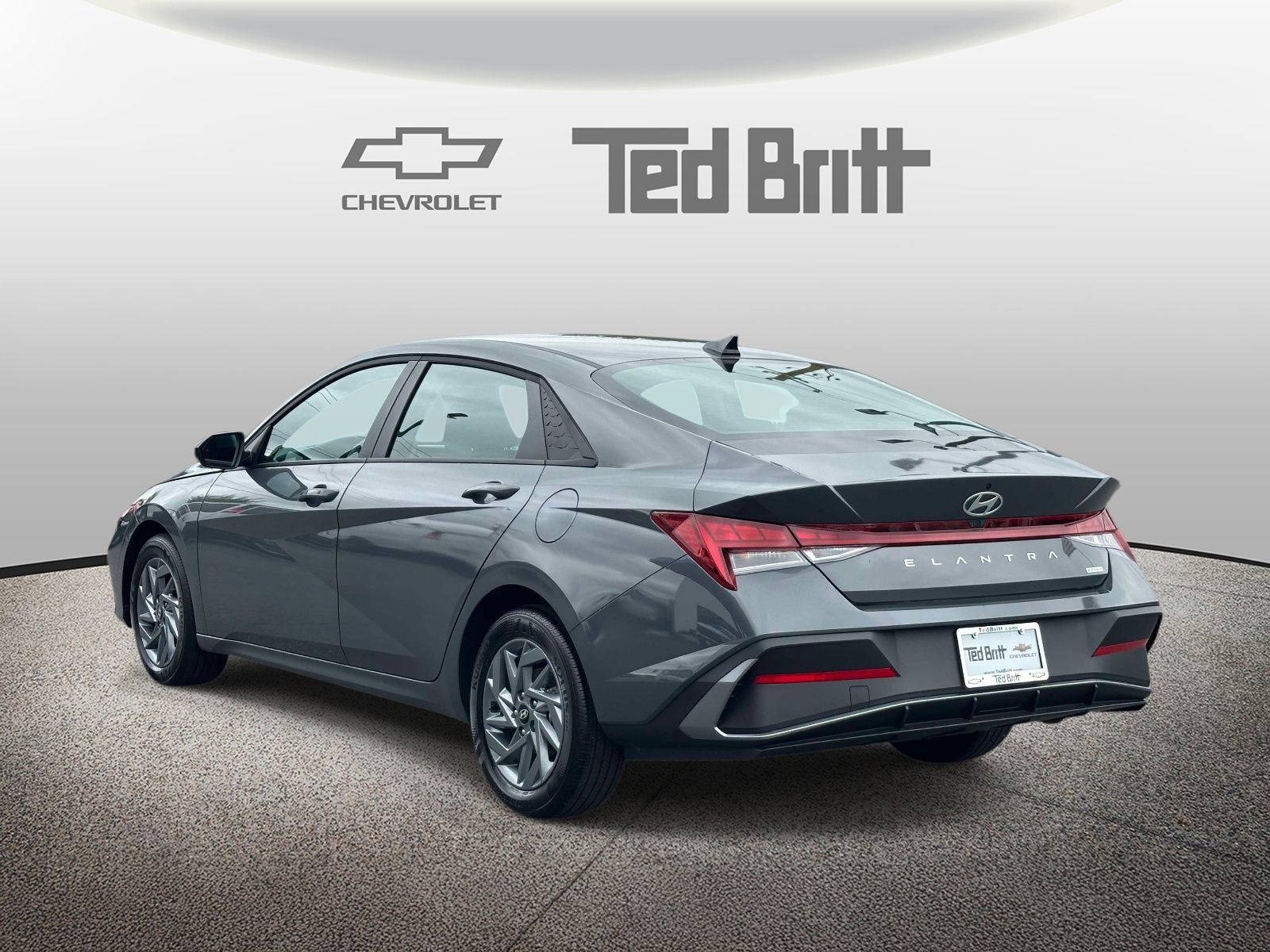 Used 2026 Hyundai Elantra Hybrid FWD image 6