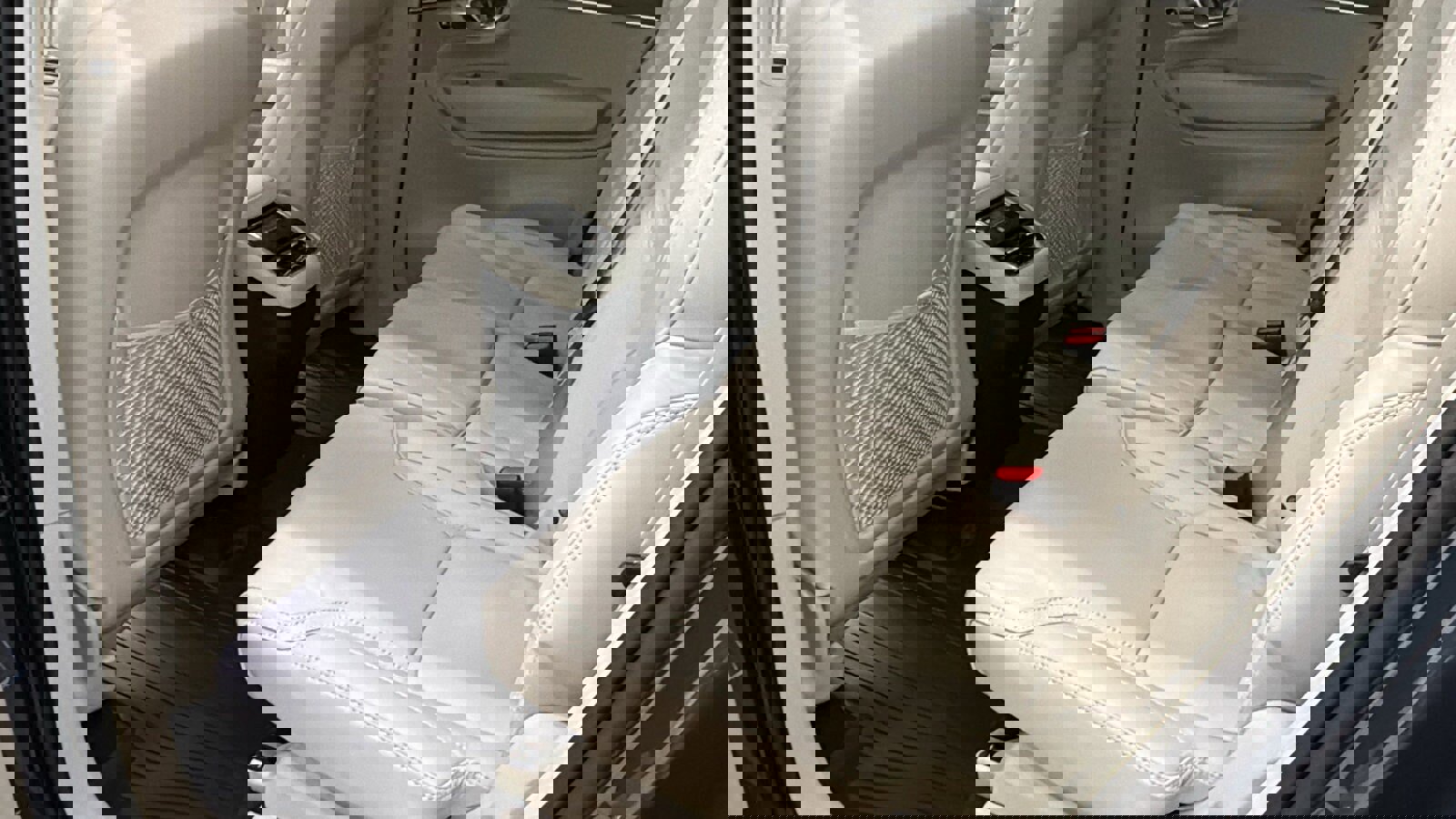 New 2026 Volvo XC90 B6 Ultra image 27