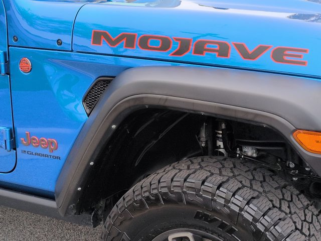 Used 2024 Jeep Gladiator Mojave w/ Technology Group AWD/4WD image 12