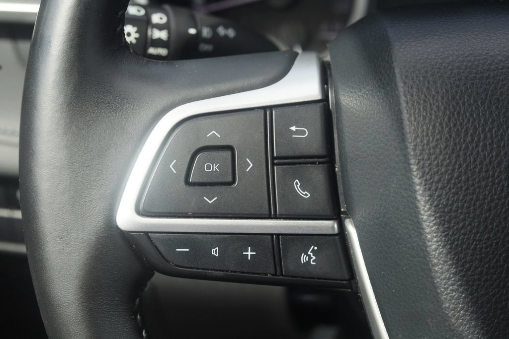 Used 2024 Toyota Highlander XSE AWD/4WD image 9