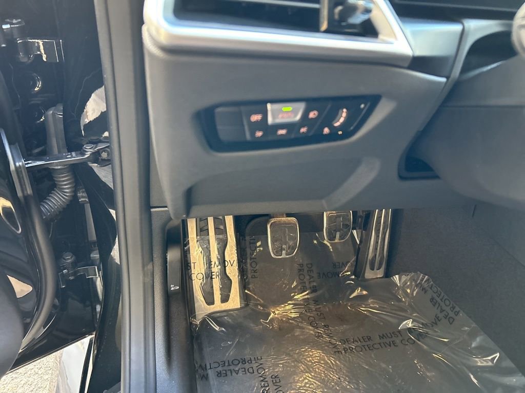 Used 2025 BMW M2 w/ Lighting Package image 40