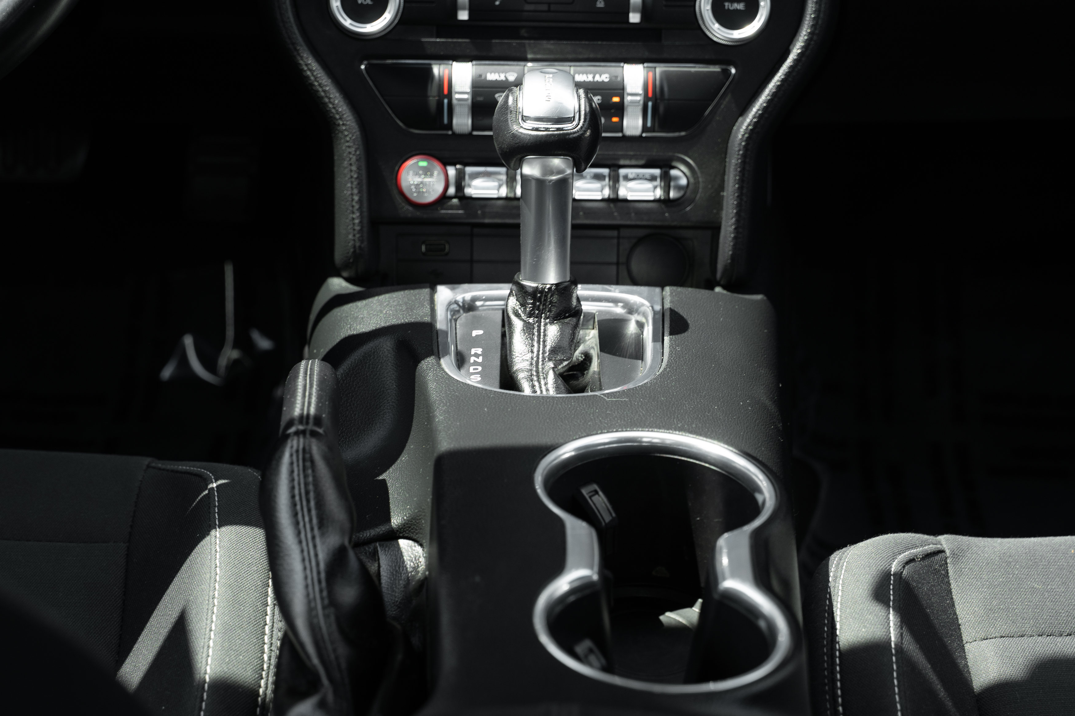 Used 2018 Ford Mustang Coupe w/ Equipment Group 101A RWD image 17