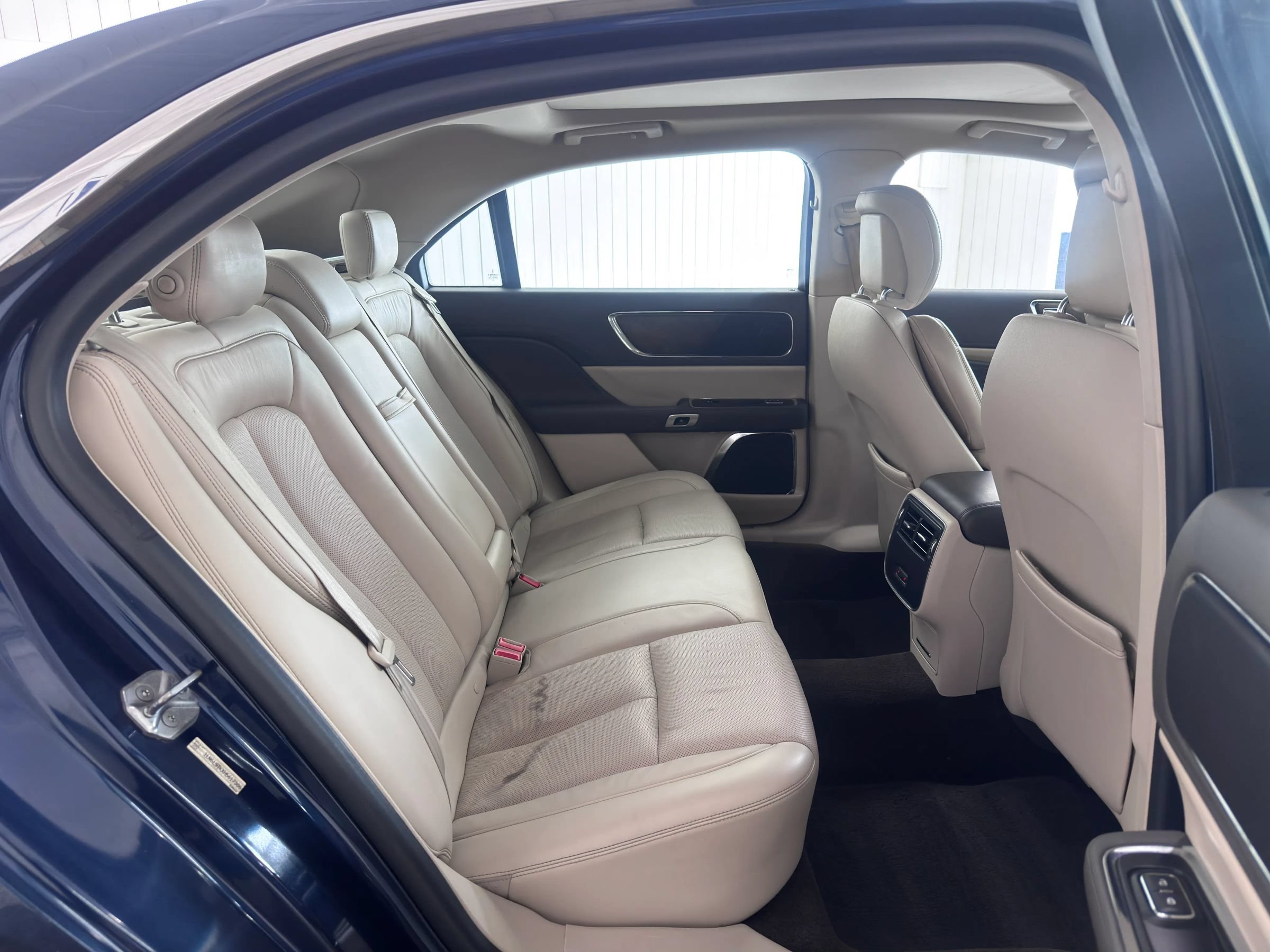 Used 2017 Lincoln Continental Select w/ Climate Package AWD/4WD image 11