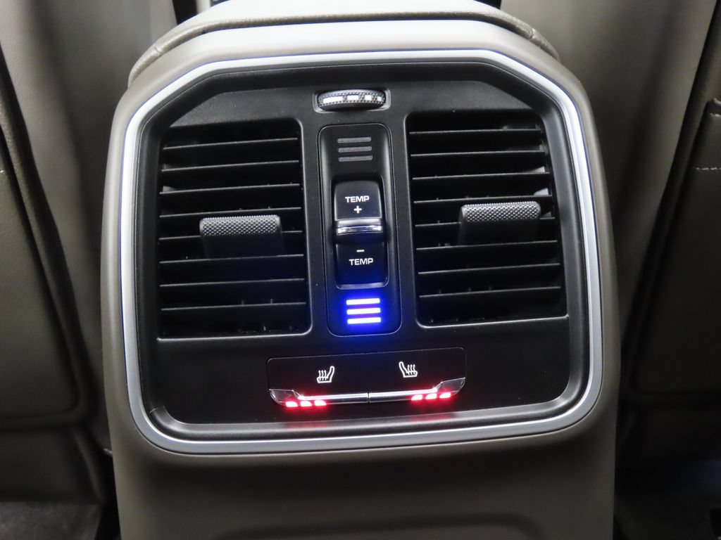 Certified 2026 Porsche Macan AWD/4WD image 33