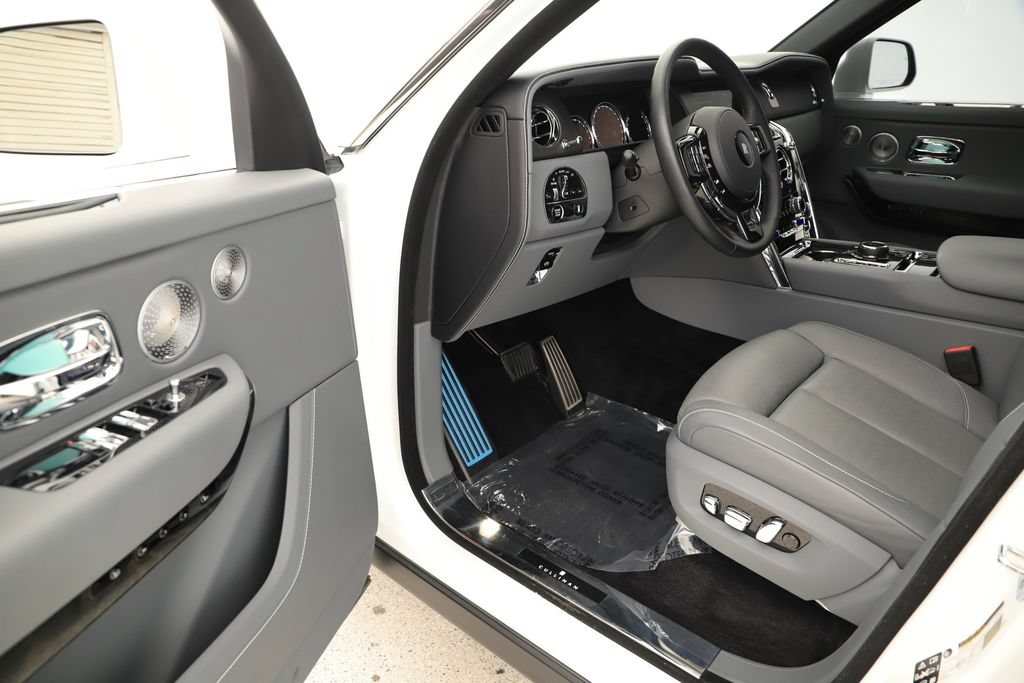 Used 2024 Rolls-Royce Cullinan w/ Cullinan Package AWD/4WD image 14