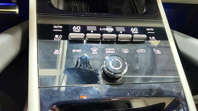 Used 2024 Porsche Cayenne S image 19