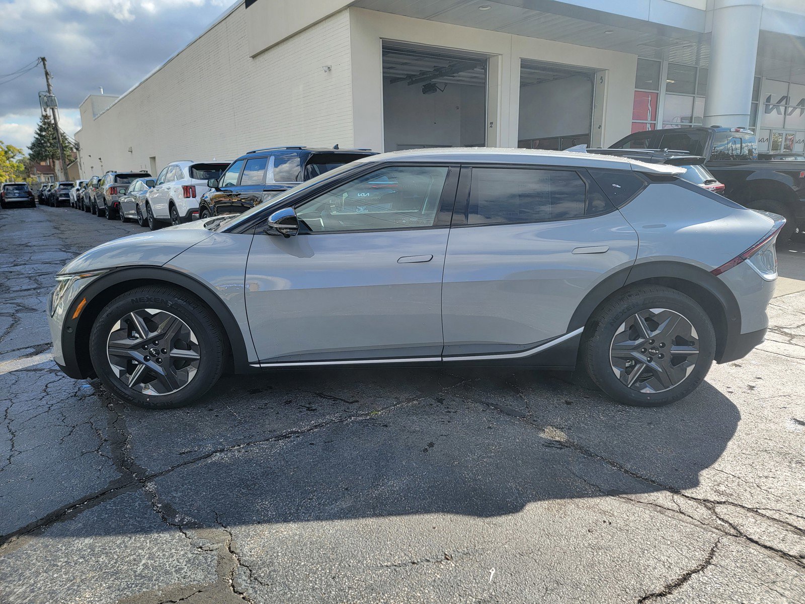 New 2025 Kia EV6 Light w/ Light LR Technology Package image 8