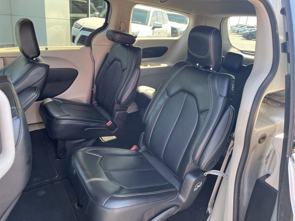 Used 2024 Chrysler Pacifica Touring-L FWD image 21