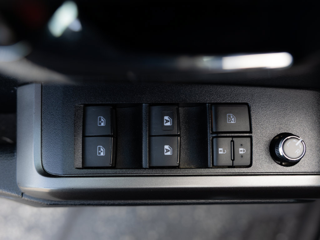 Used 2018 Toyota Tacoma TRD Sport AWD/4WD image 23