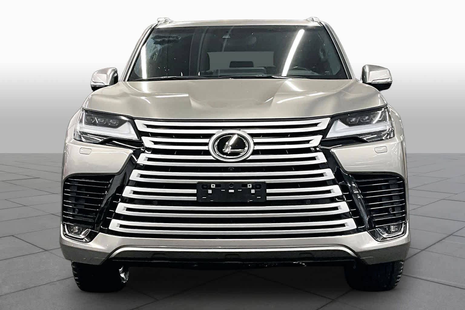 Used 2022 Lexus LX 600 4WD w/ Luxury Package image 3