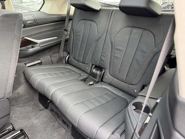 Used 2020 BMW X7 xDrive40i w/ Premium Package AWD/4WD image 17