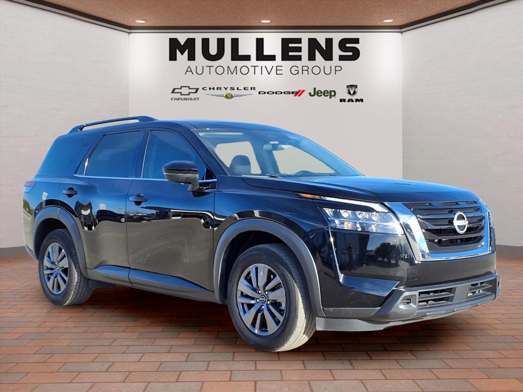 Used 2025 Nissan Pathfinder SV AWD/4WD image 3