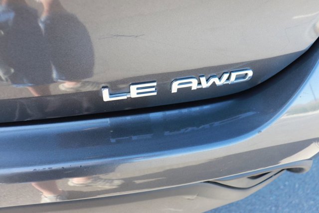 Used 2024 Toyota Highlander LE image 7