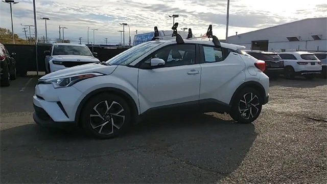 Used 2018 Toyota C-HR XLE image 4