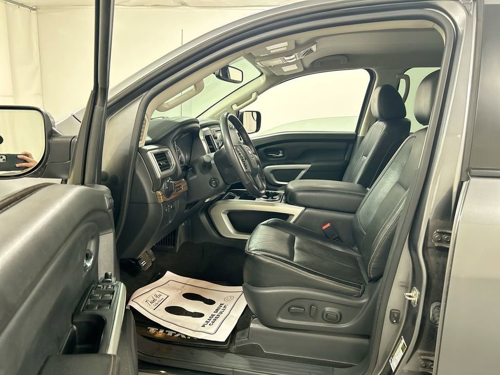 Certified 2019 Nissan Titan SL image 9