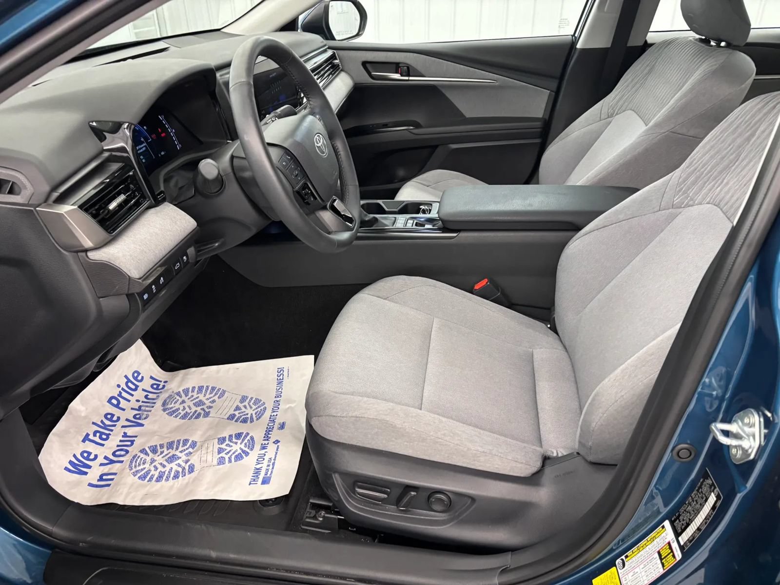 Used 2026 Toyota Camry LE w/ Convenience Package FWD image 38