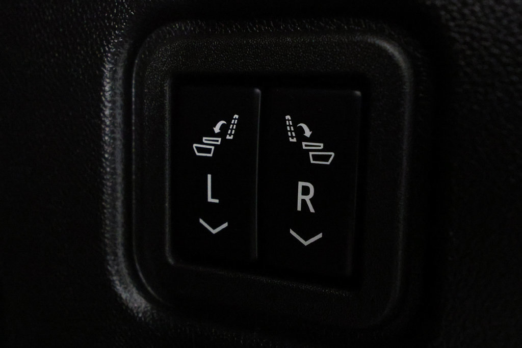 Used 2024 GMC Hummer EV 2X w/ LPO, Illumination Package AWD/4WD image 13