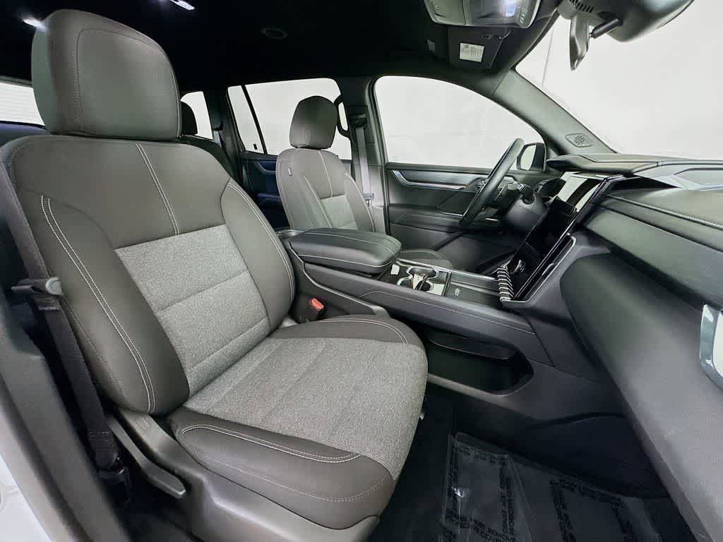 Used 2025 GMC Acadia Elevation FWD image 15