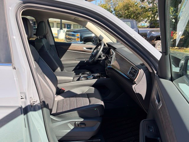 Used 2025 Volkswagen Atlas SEL AWD/4WD image 26