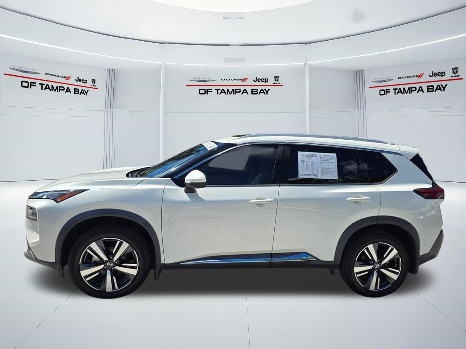 Used 2021 Nissan Rogue SL AWD/4WD image 3