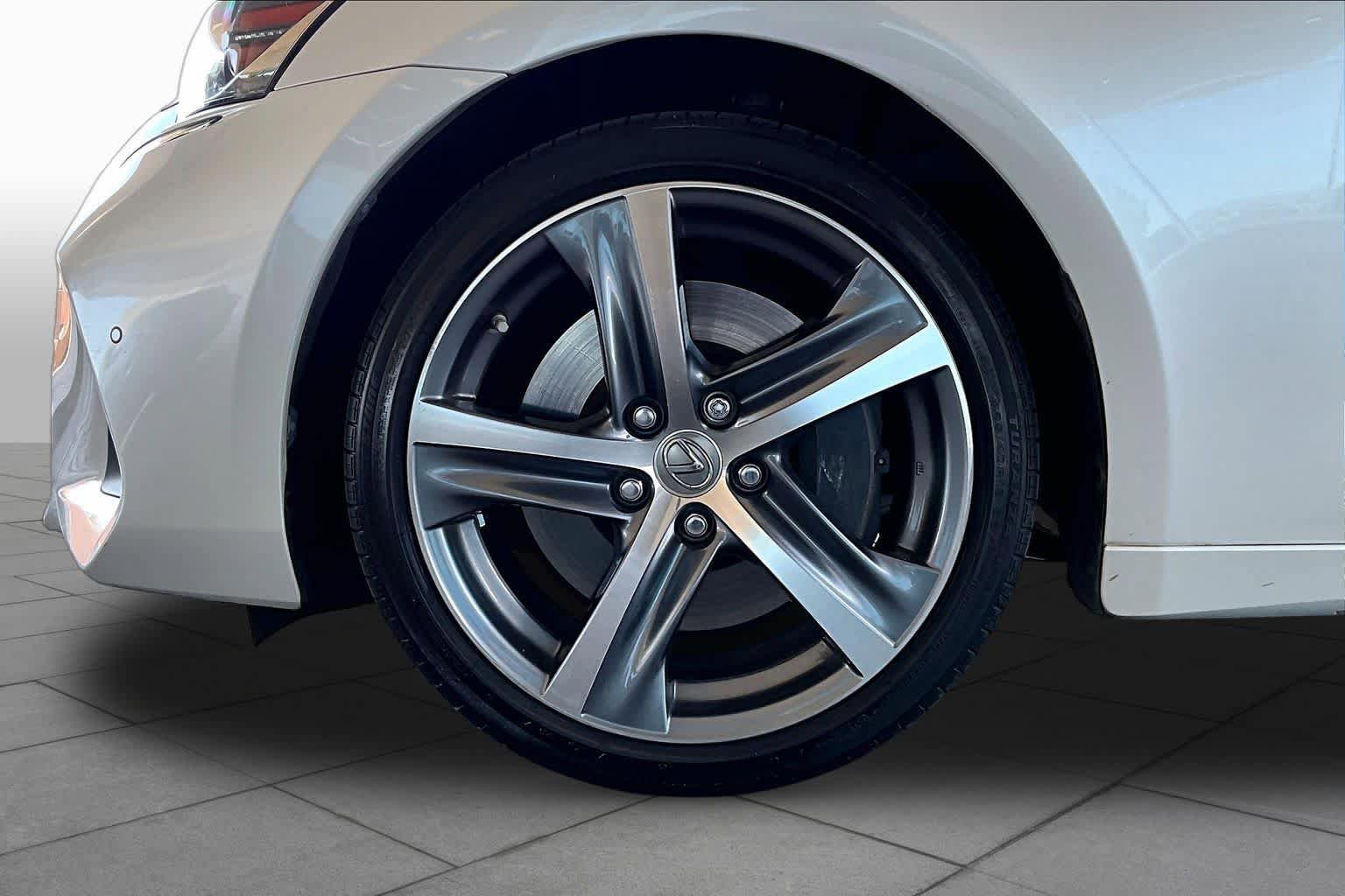 Used 2017 Lexus IS 200t w/ Premium Package RWD image 11