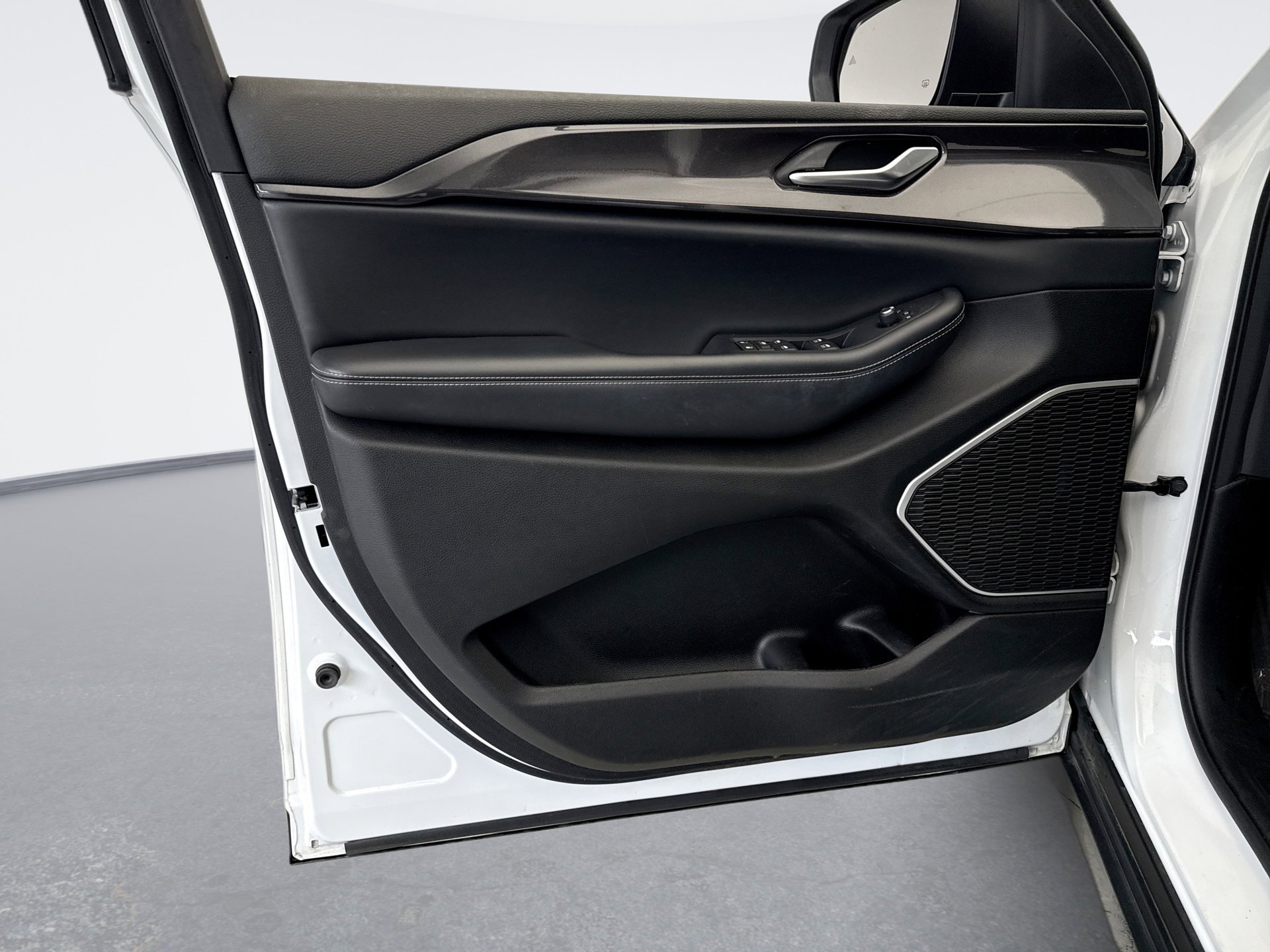 Used 2022 Jeep Grand Cherokee L Laredo w/ Luxury Tech Group I image 9