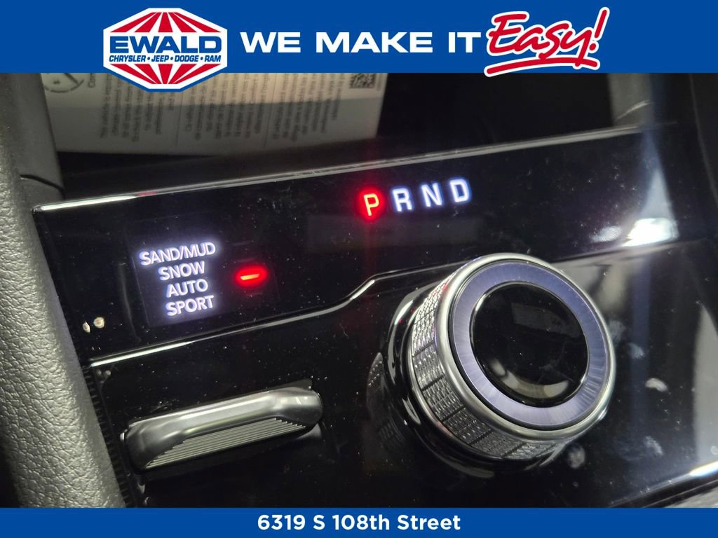 New 2025 Jeep Grand Cherokee L Limited w/ Black Appearance Package image 8