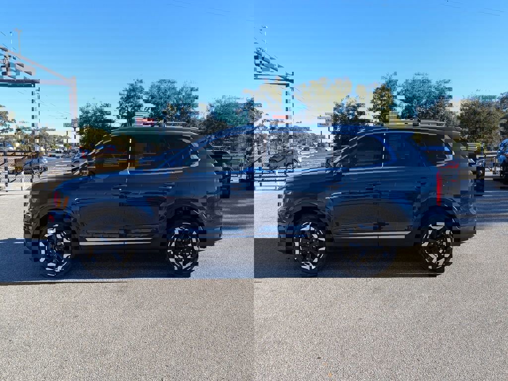 Certified 2024 Kia Telluride S image 5