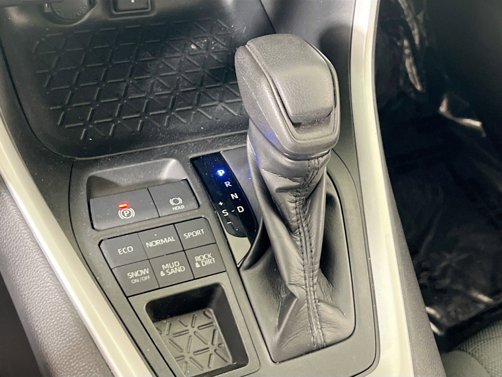 Used 2020 Toyota RAV4 XLE w/ All Weather Liner Package image 16