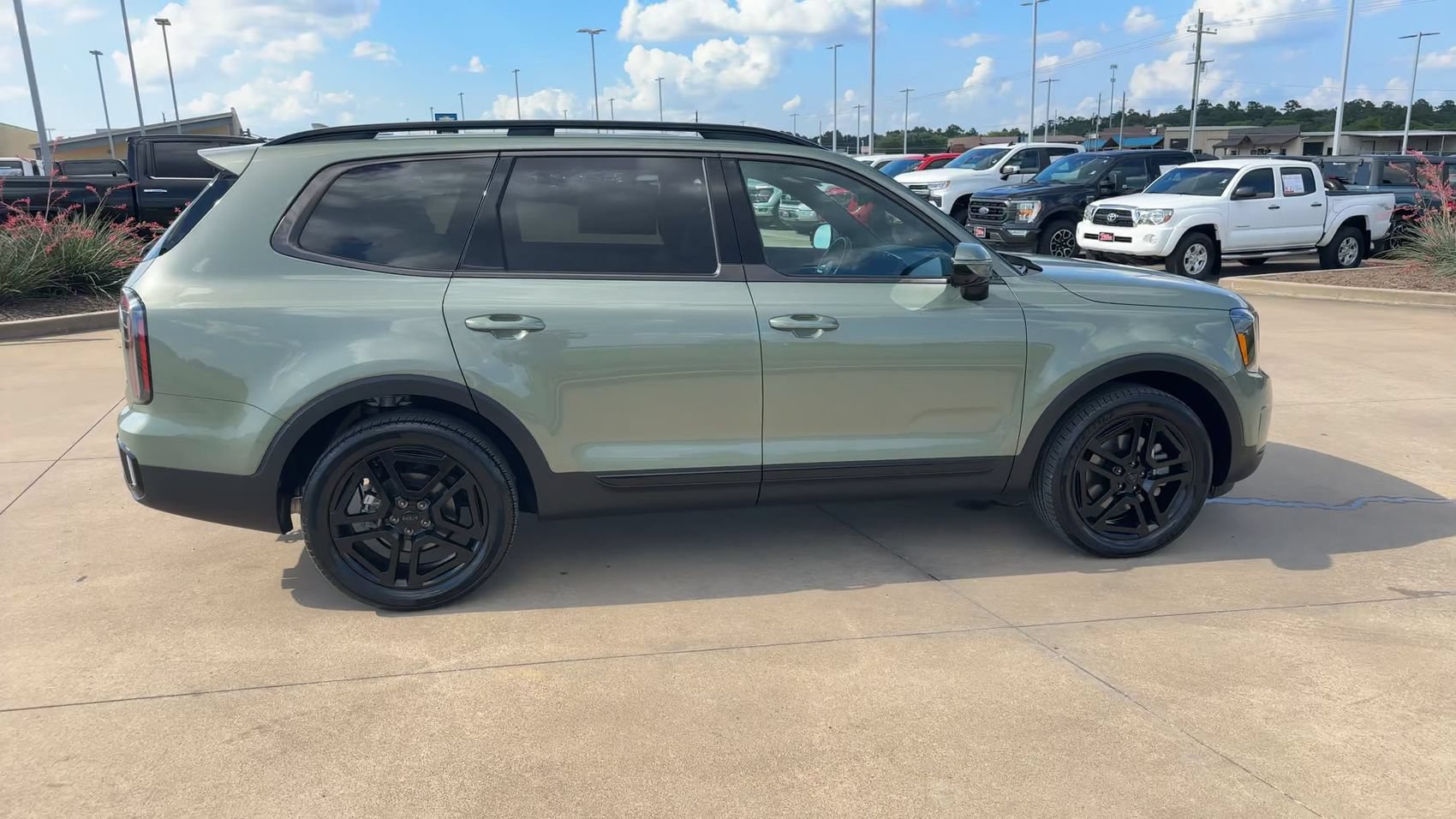 Used 2025 Kia Telluride SX Prestige X-Line AWD/4WD image 2