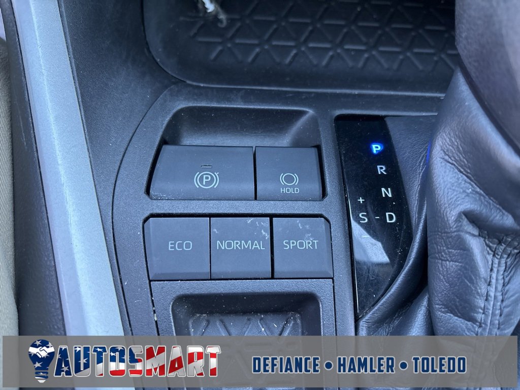 Used 2022 Toyota RAV4 LE image 28