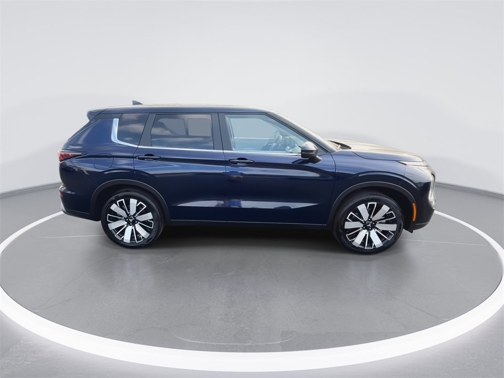 New 2025 Mitsubishi Outlander SE image 9