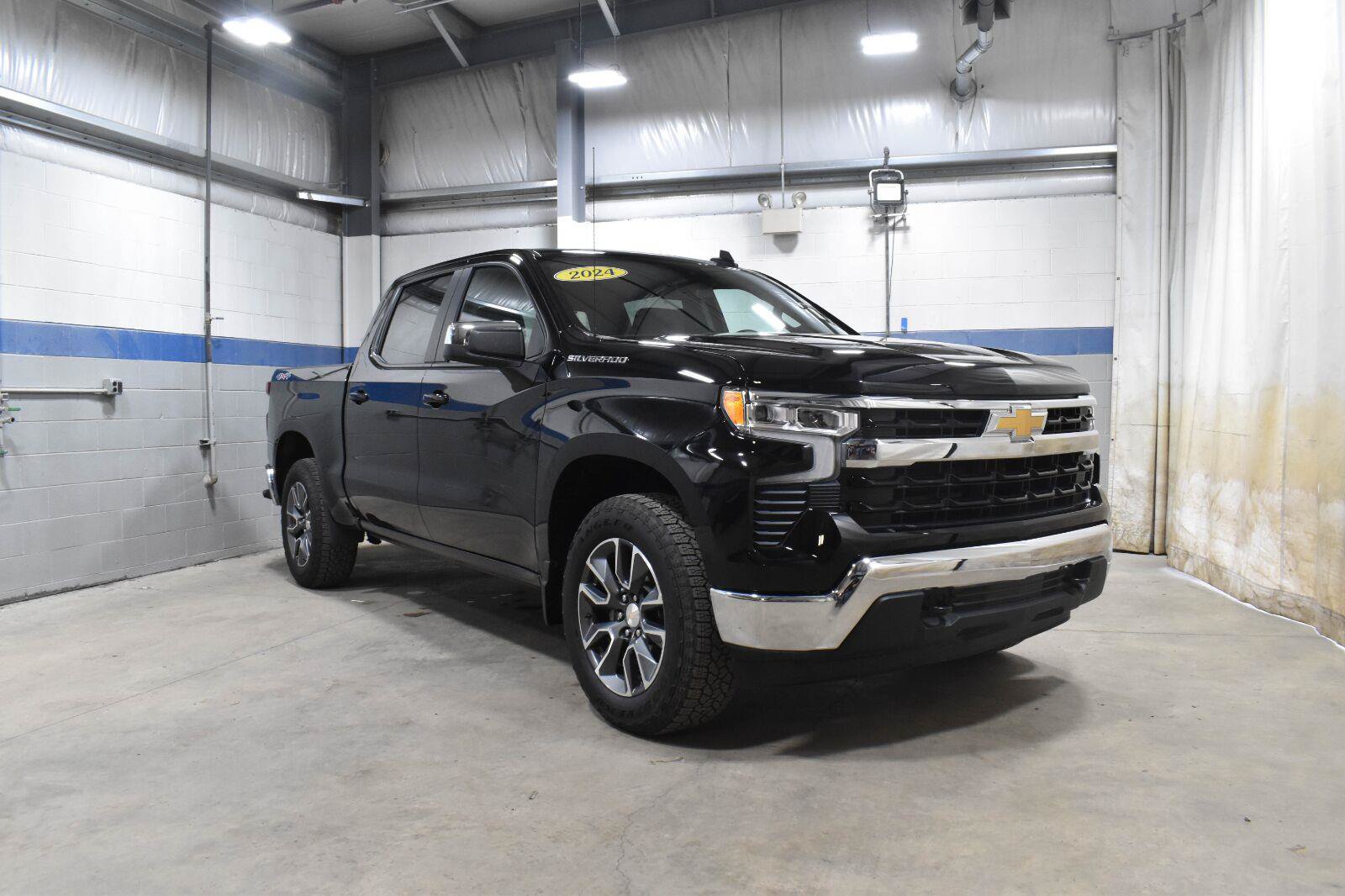 Used 2024 Chevrolet Silverado 1500 LT AWD/4WD image 26