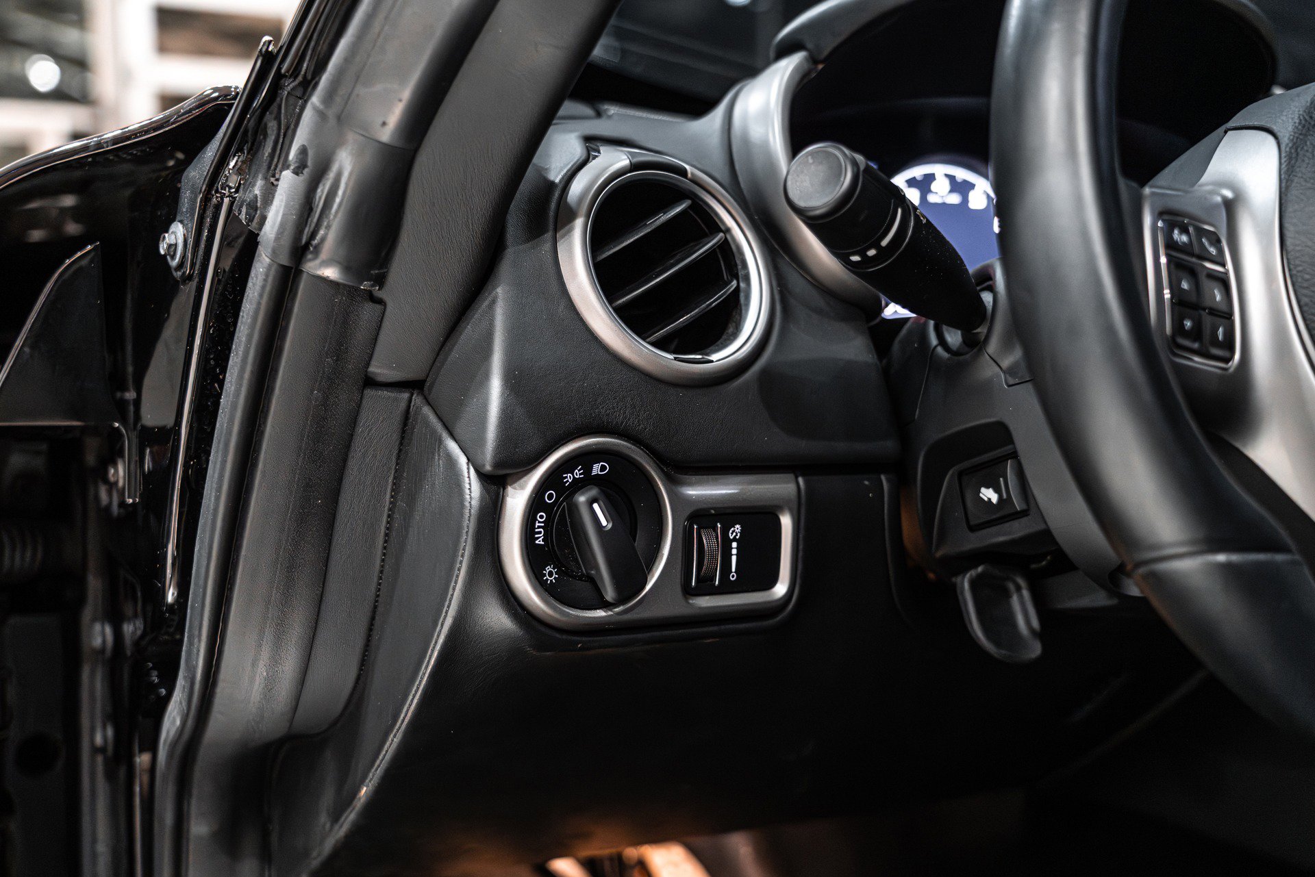 Used 2014 SRT Viper GTS w/ GTS Laguna Interior Package image 8