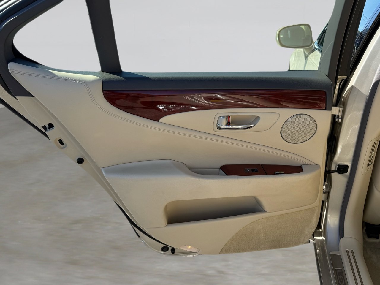 Used 2012 Lexus LS 460 Luxury image 25