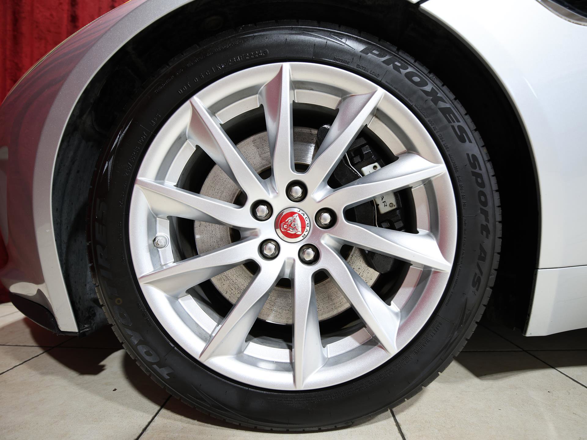 Used 2017 Jaguar F-TYPE Convertible RWD image 8