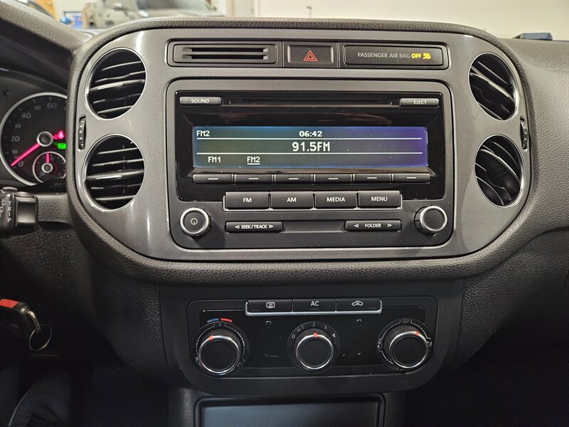 Used 2012 Volkswagen Tiguan LE FWD image 24