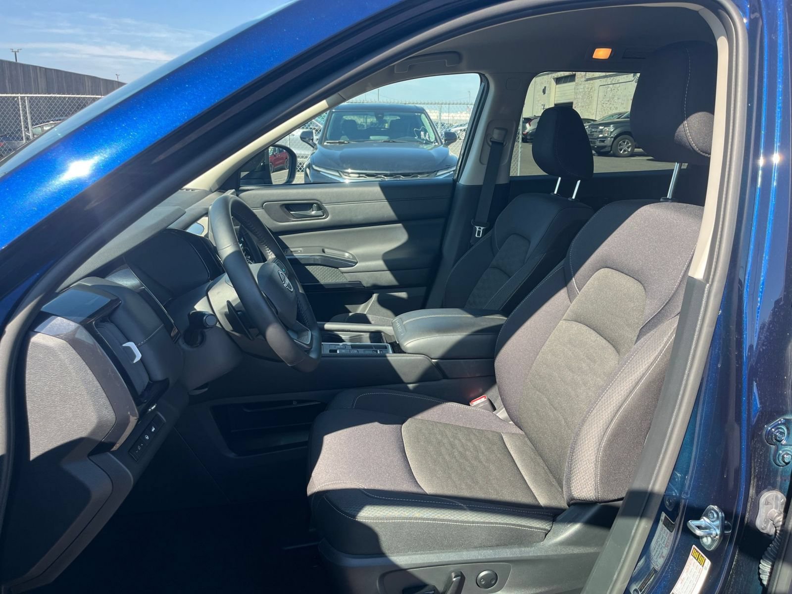 Used 2026 Nissan Pathfinder SV FWD image 38