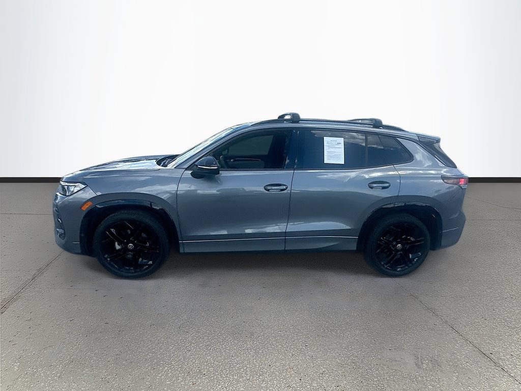 Used 2025 Volkswagen Tiguan SE R-Line FWD image 4