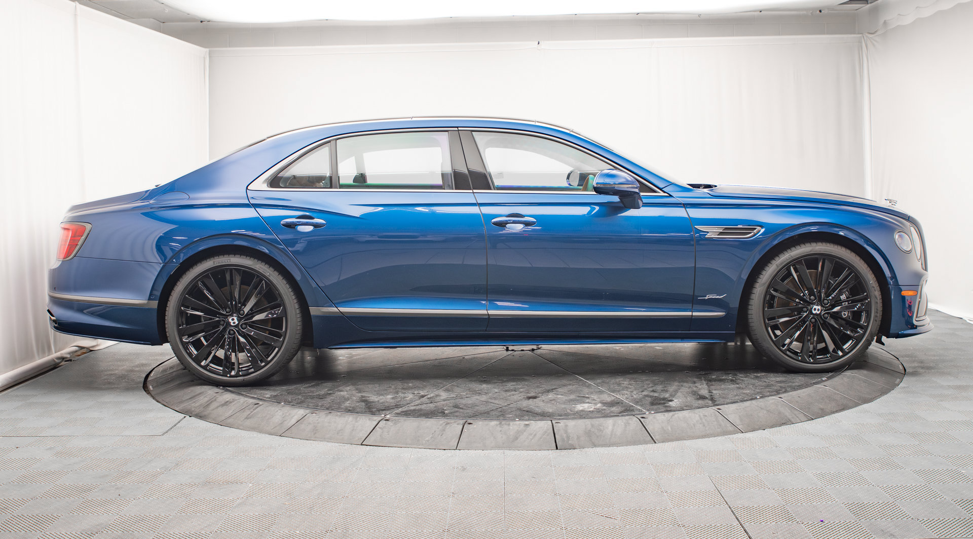 New 2026 Bentley Flying Spur Plug-In Hybrid AWD/4WD image 2