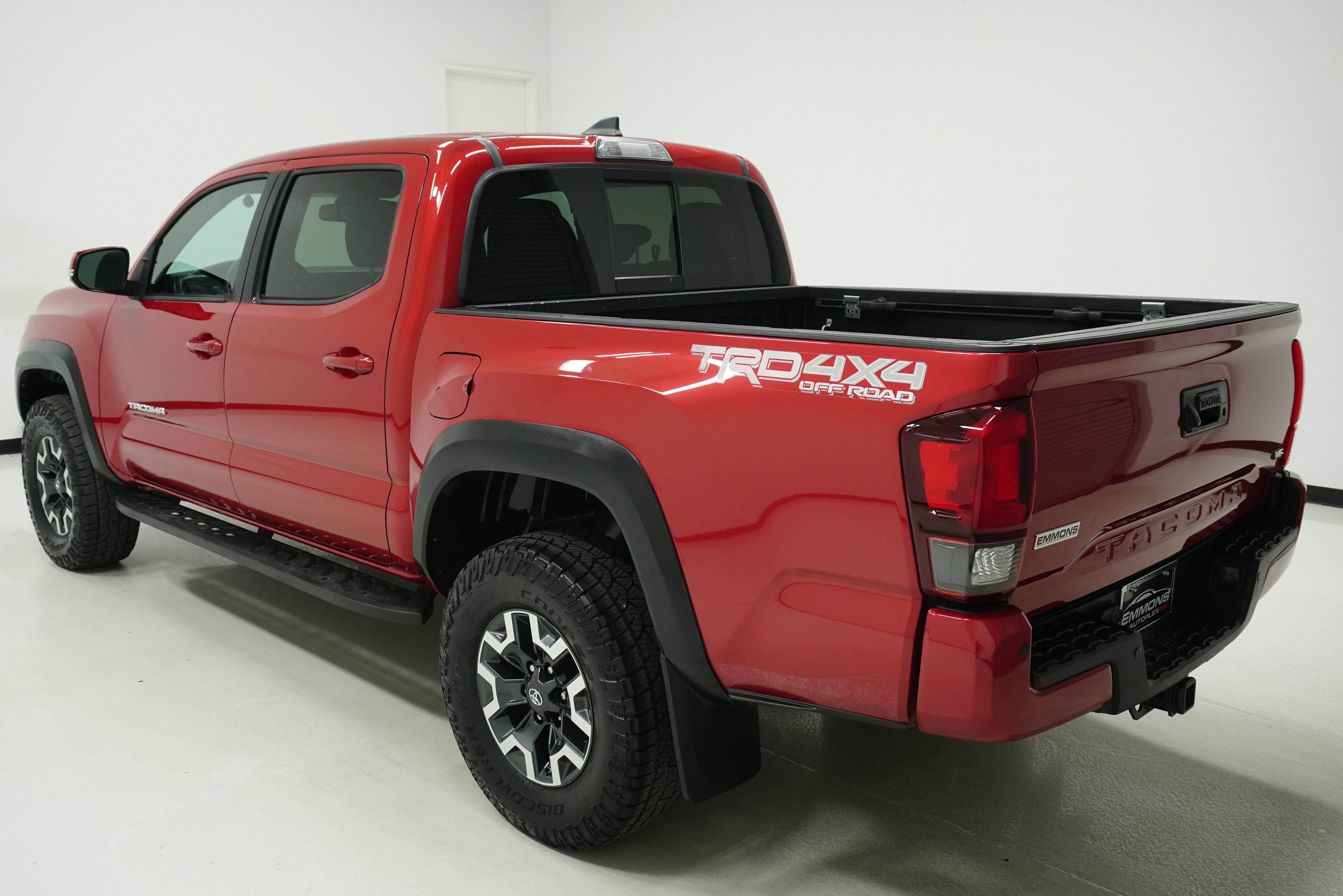 Used 2018 Toyota Tacoma TRD Off-Road w/ Technology Package AWD/4WD image 5