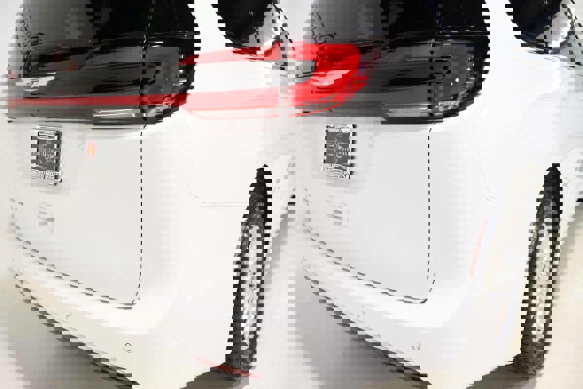 Used 2024 Chrysler Pacifica Touring-L image 71