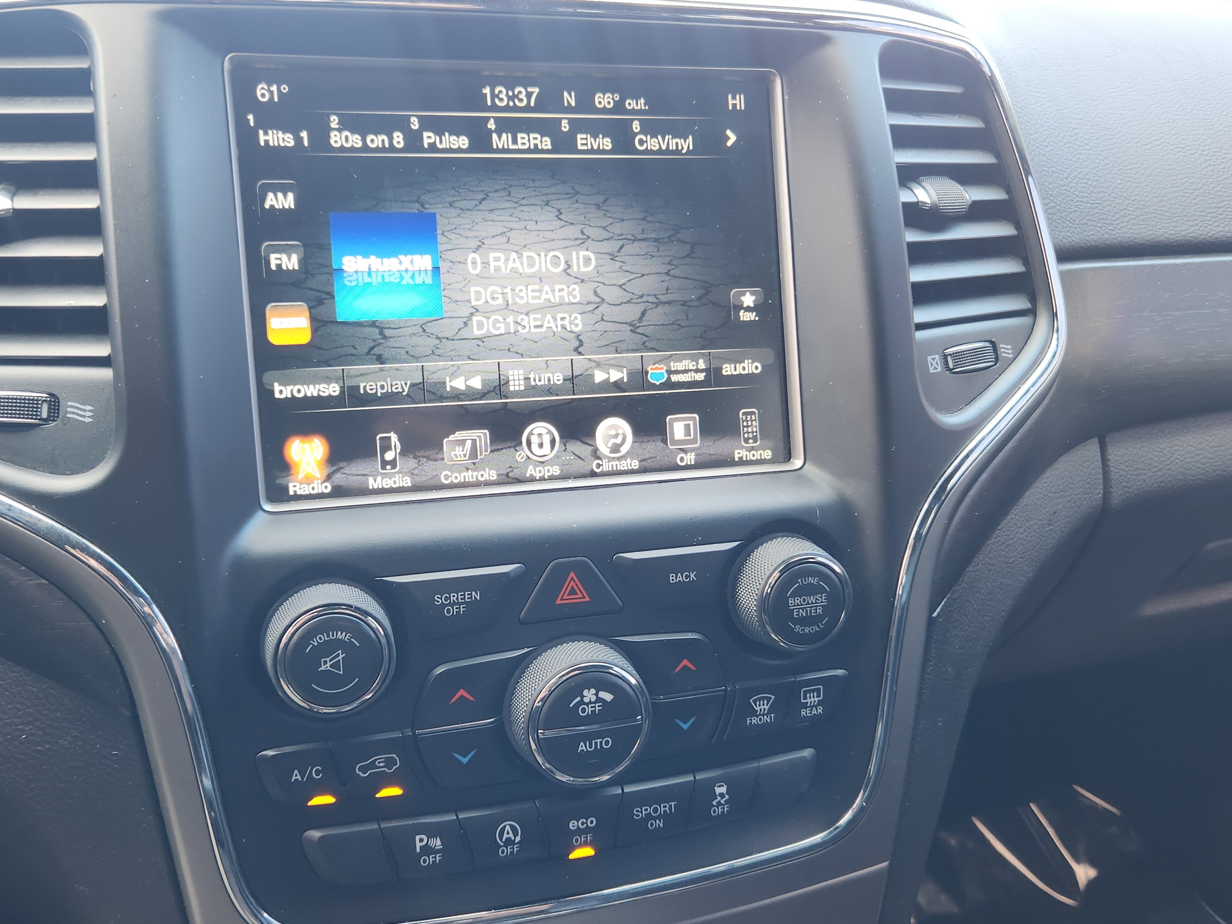 Used 2017 Jeep Grand Cherokee Altitude image 9